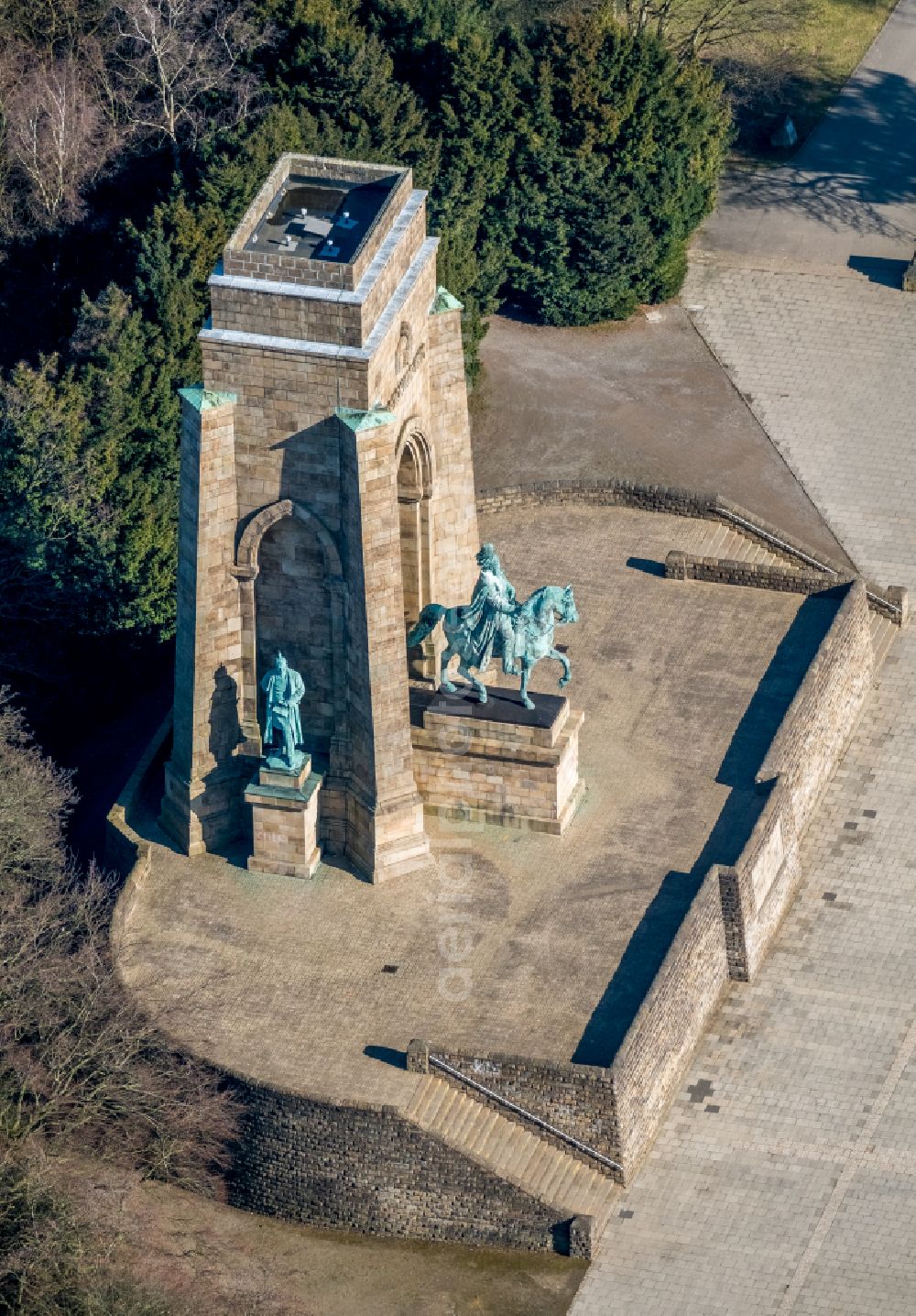 Aerial photograph Dortmund - Tourist attraction of the historic monument Kaiser-Wilhelm-Denkmal in the district Hoerde in Dortmund at Ruhrgebiet in the state North Rhine-Westphalia