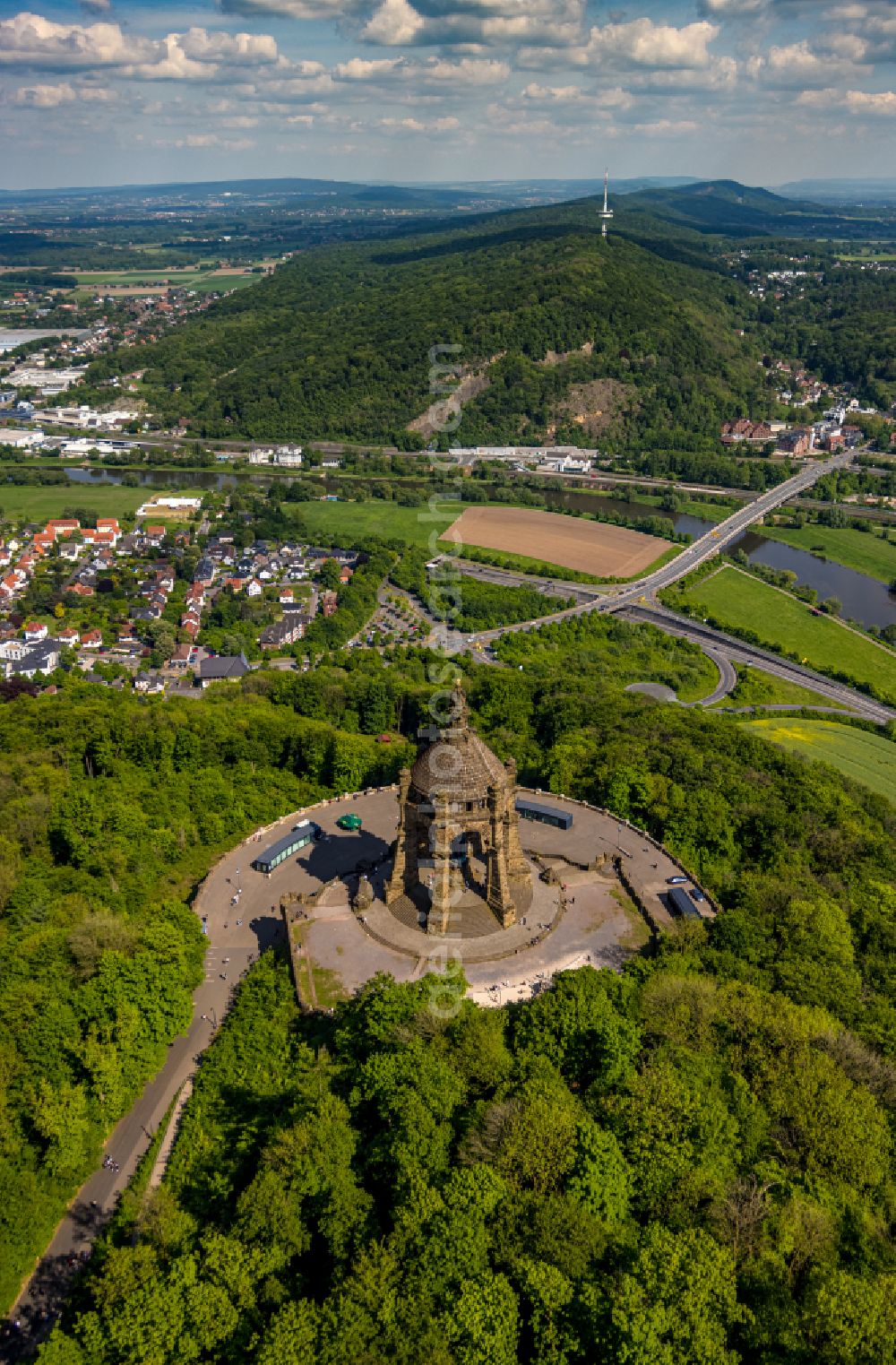 Porta Westfalica from the bird's eye view: Tourist attraction of the historic monument Kaiser-Wilhelm-Denkmal in Porta Westfalica in the state North Rhine-Westphalia, Germany