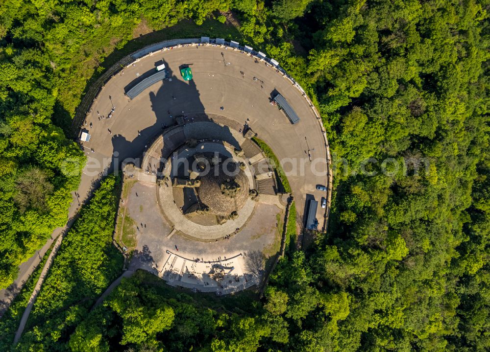 Porta Westfalica from the bird's eye view: Tourist attraction of the historic monument Kaiser-Wilhelm-Denkmal in Porta Westfalica in the state North Rhine-Westphalia, Germany