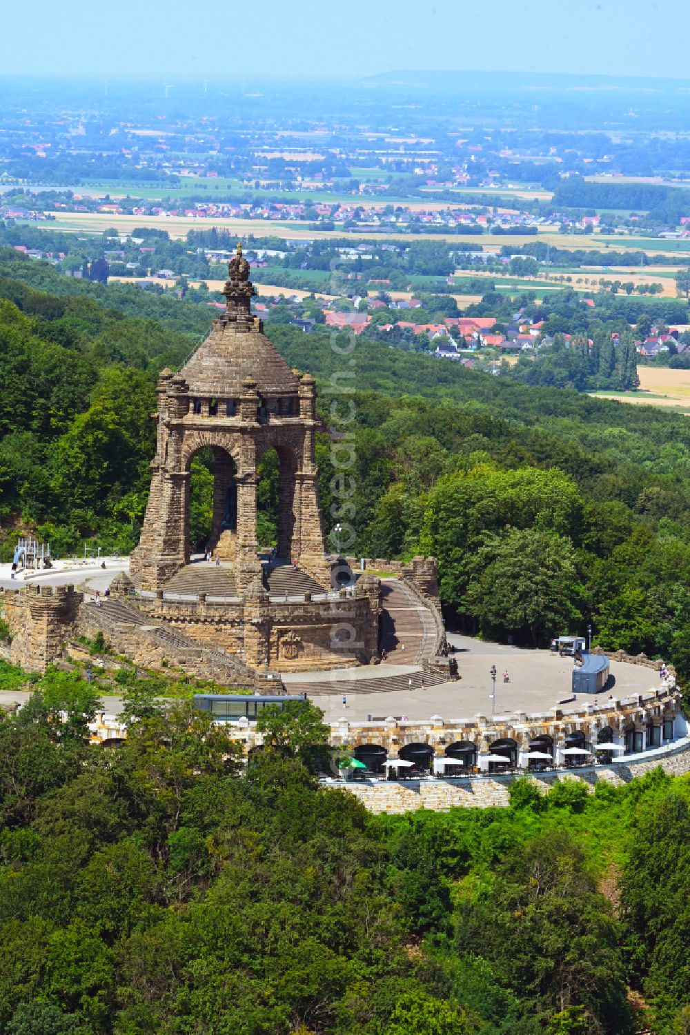 Porta Westfalica from the bird's eye view: Tourist attraction of the historic monument Kaiser-Wilhelm-Denkmal in Porta Westfalica in the state North Rhine-Westphalia, Germany