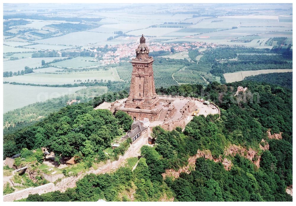 Aerial photograph Kyffhäuserland - Tourist attraction of the historic monument Kyffhaeuserdenkmals bei Steinthaleben in Kyffhaeuserland in the state Thuringia