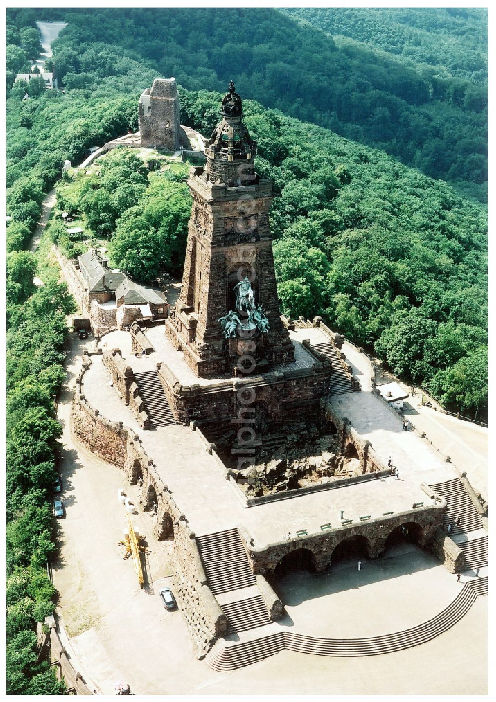 Aerial image Kyffhäuserland - Tourist attraction of the historic monument Kyffhaeuserdenkmals bei Steinthaleben in Kyffhaeuserland in the state Thuringia