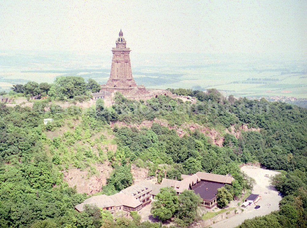 Aerial photograph Kyffhäuserland - Tourist attraction of the historic monument Kyffhaeuserdenkmals bei Steinthaleben in Kyffhaeuserland in the state Thuringia