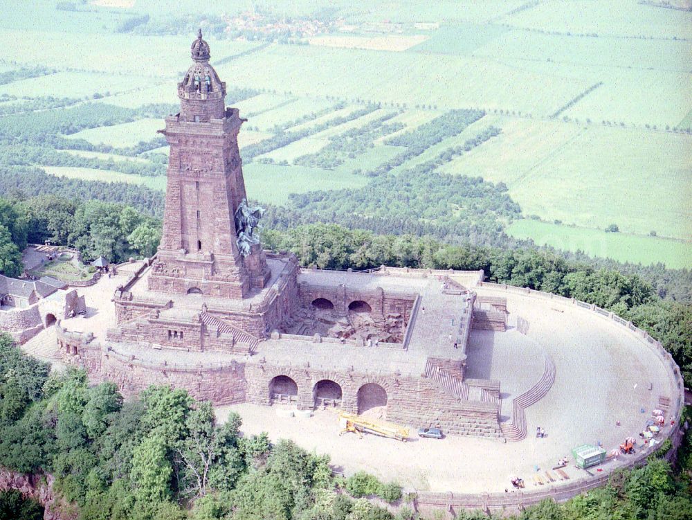 Aerial image Kyffhäuserland - Tourist attraction of the historic monument Kyffhaeuserdenkmals bei Steinthaleben in Kyffhaeuserland in the state Thuringia