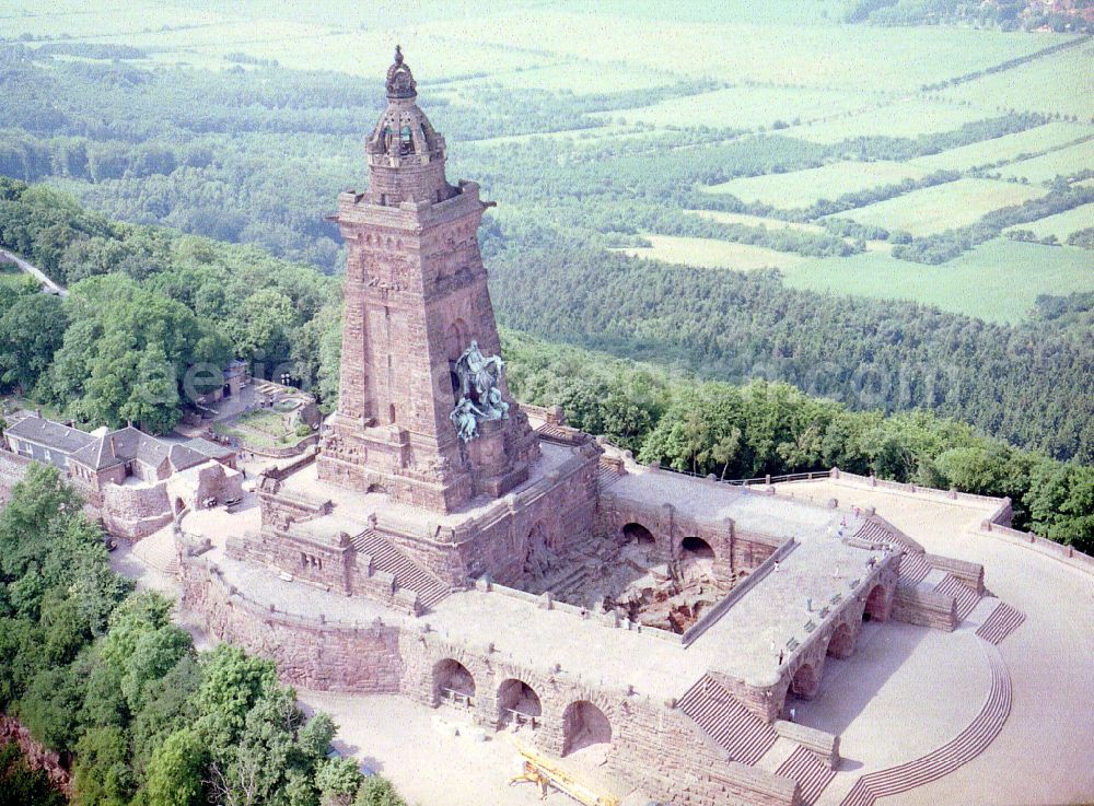 Aerial photograph Kyffhäuserland - Tourist attraction of the historic monument Kyffhaeuserdenkmals bei Steinthaleben in Kyffhaeuserland in the state Thuringia