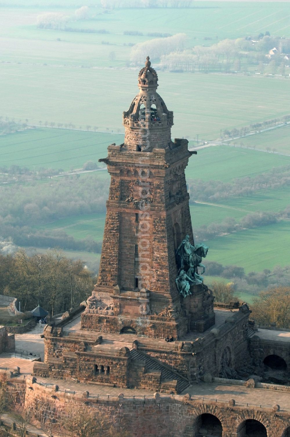 Steinthaleben from the bird's eye view: Tourist attraction of the historic monument Kyffhaeuserdenkmals bei Steinthaleben in Kyffhaeuserland in the state Thuringia