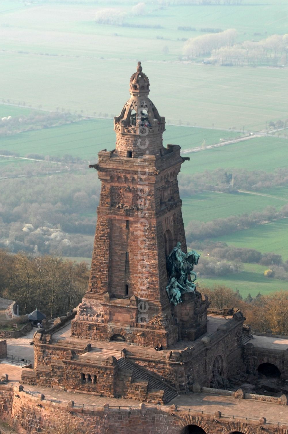 Aerial image Steinthaleben - Tourist attraction of the historic monument Kyffhaeuserdenkmals bei Steinthaleben in Kyffhaeuserland in the state Thuringia