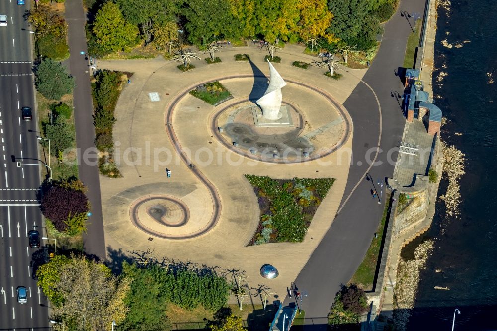 Aerial photograph Magdeburg - Tourist attraction of the historic monument Monument of Voelkerfreundschaft in the district Zentrum in Magdeburg in the state Saxony-Anhalt, Germany