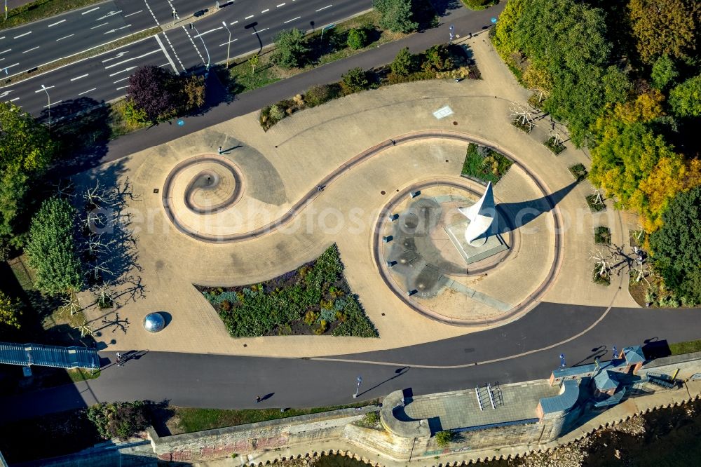 Magdeburg from above - Tourist attraction of the historic monument Monument of Voelkerfreundschaft in the district Zentrum in Magdeburg in the state Saxony-Anhalt, Germany