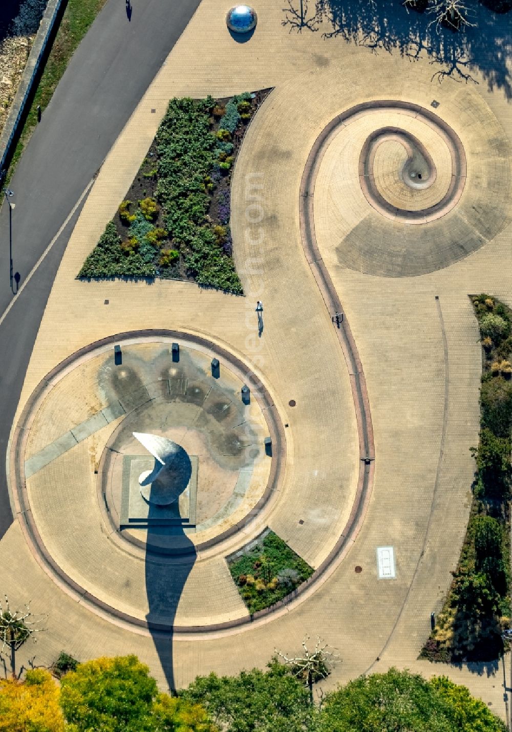 Magdeburg from the bird's eye view: Tourist attraction of the historic monument Monument of Voelkerfreundschaft in the district Zentrum in Magdeburg in the state Saxony-Anhalt, Germany