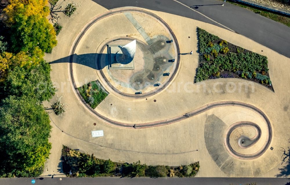 Magdeburg from above - Tourist attraction of the historic monument Monument of Voelkerfreundschaft in the district Zentrum in Magdeburg in the state Saxony-Anhalt, Germany