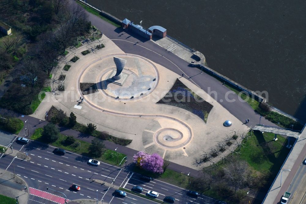 Magdeburg from the bird's eye view: Tourist attraction of the historic monument Monument of Voelkerfreundschaft in the district Zentrum in Magdeburg in the state Saxony-Anhalt, Germany