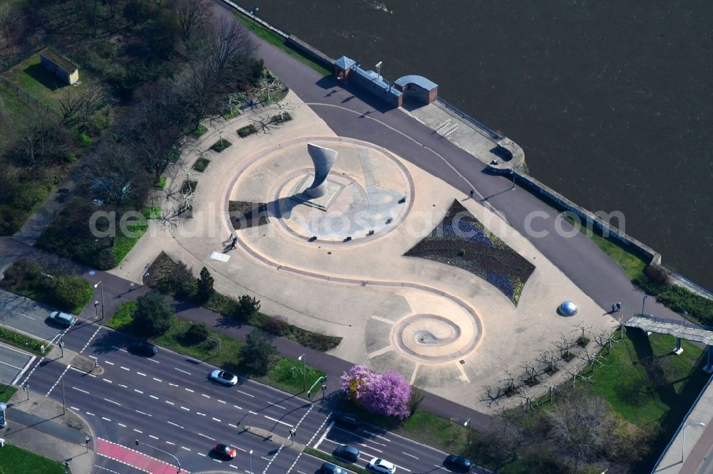 Aerial image Magdeburg - Tourist attraction of the historic monument Monument of Voelkerfreundschaft in the district Zentrum in Magdeburg in the state Saxony-Anhalt, Germany