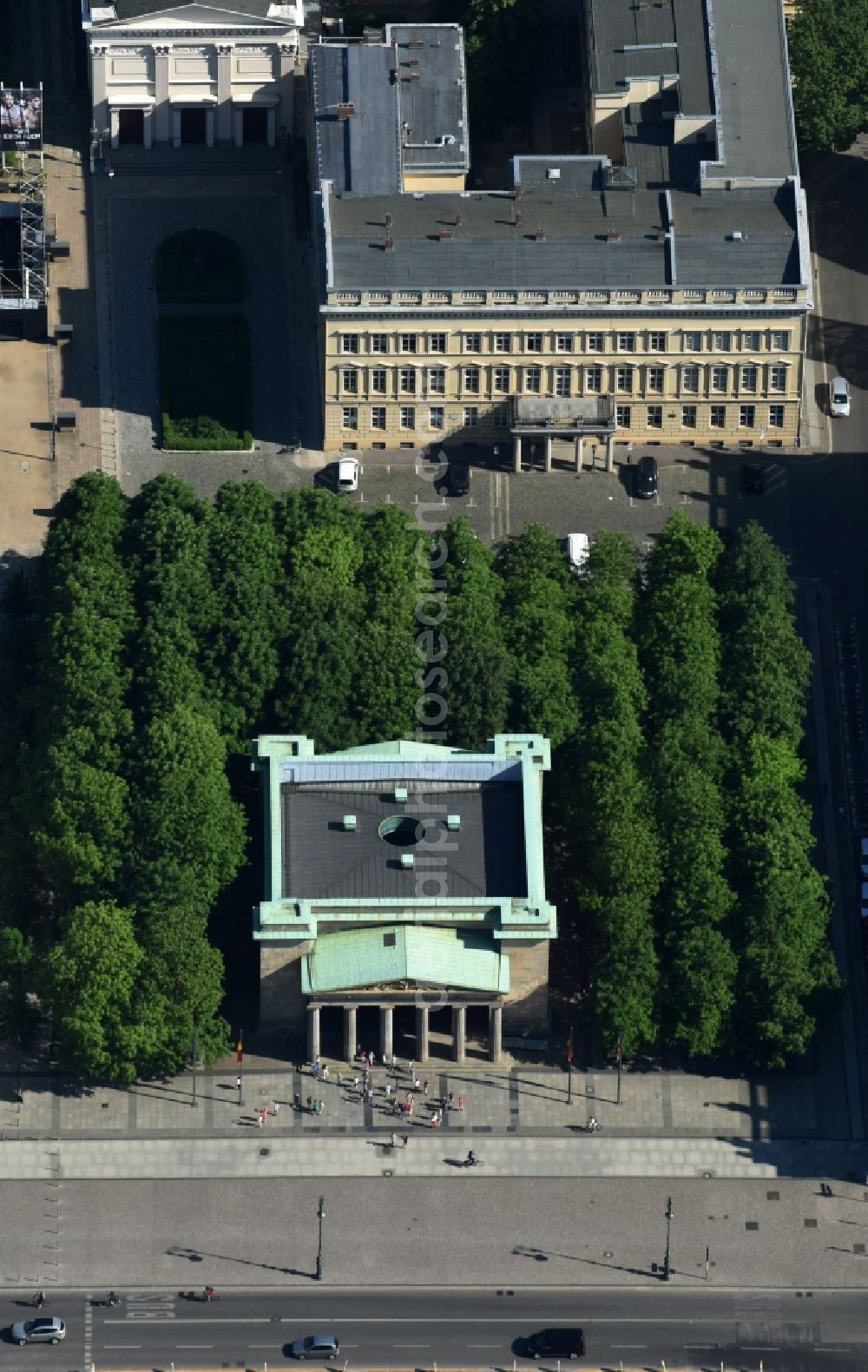 Berlin from the bird's eye view: Tourist attraction of the historic monument Neue Wache - Unter den Linden in Berlin, Germany