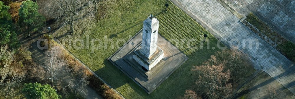 Eisenhüttenstadt from the bird's eye view: Tourist attraction of the historic monument the Russian- Soviet memorial at the place of remembrance in Eisenhuettenstadt in the state Brandenburg