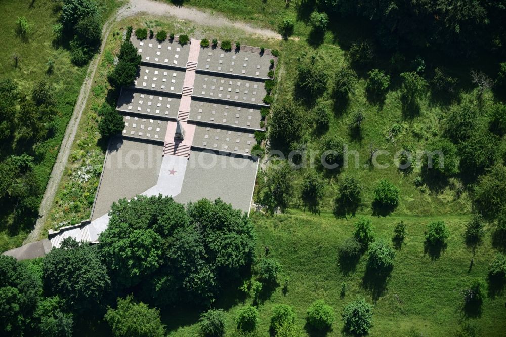 Aerial image Halberstadt - Tourist attraction of the historic monument Soviet - Russian Memorial and Cemetery of Honour in Halberstadt in the state Saxony-Anhalt