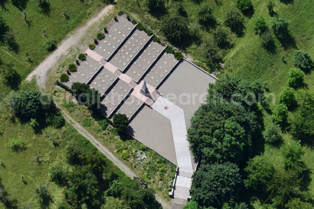 Halberstadt from the bird's eye view: Tourist attraction of the historic monument Soviet - Russian Memorial and Cemetery of Honour in Halberstadt in the state Saxony-Anhalt