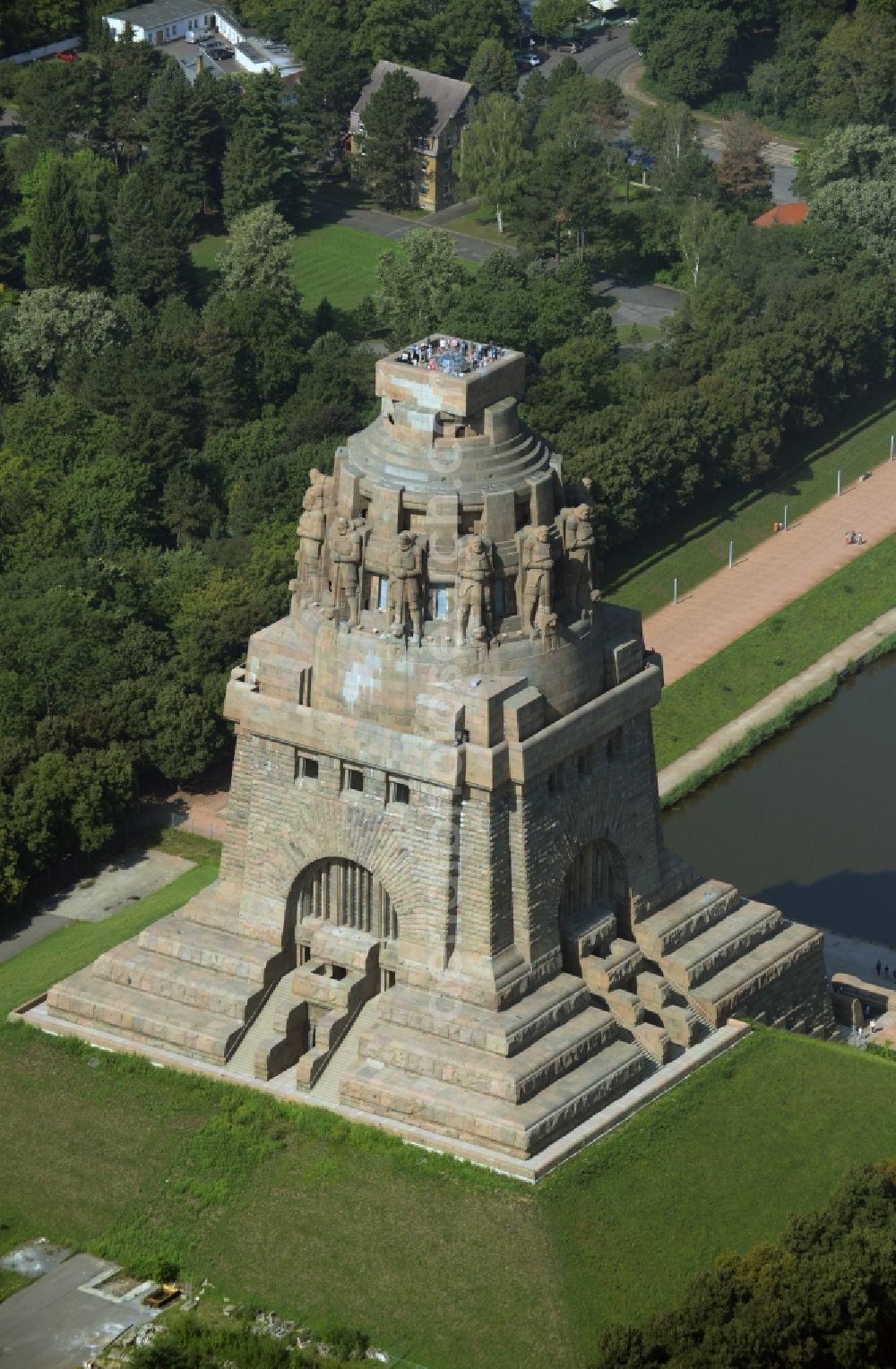 Aerial photograph Leipzig - Tourist attraction of the historic monument Voelkerschlachtdenkmal in Leipzig in the state Saxony