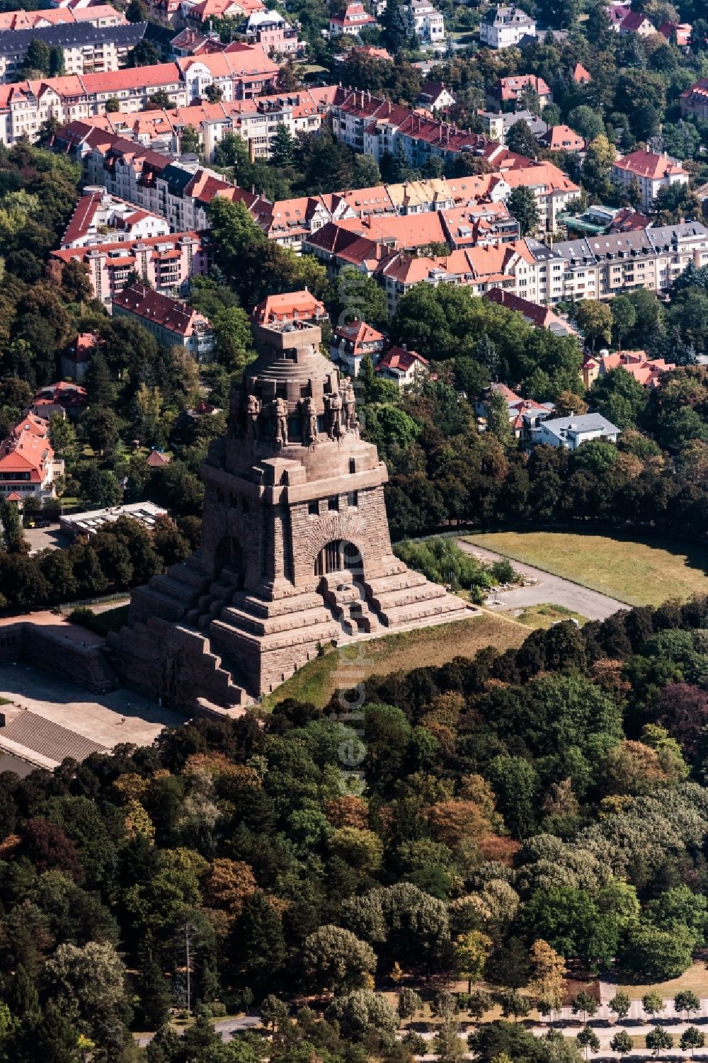 Aerial image Leipzig - Tourist attraction of the historic monument Voelkerschlachtdenkmal on Strasse of 18. Oktober in Leipzig in the state Saxony, Germany