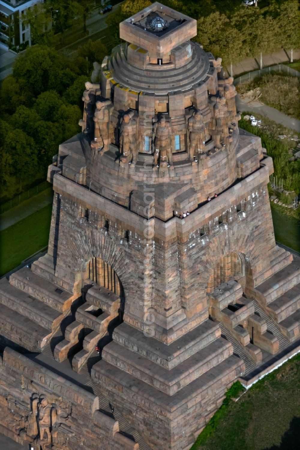 Leipzig from the bird's eye view: Tourist attraction of the historic monument Voelkerschlachtdenkmal on Strasse of 18. Oktober in Leipzig in the state Saxony, Germany