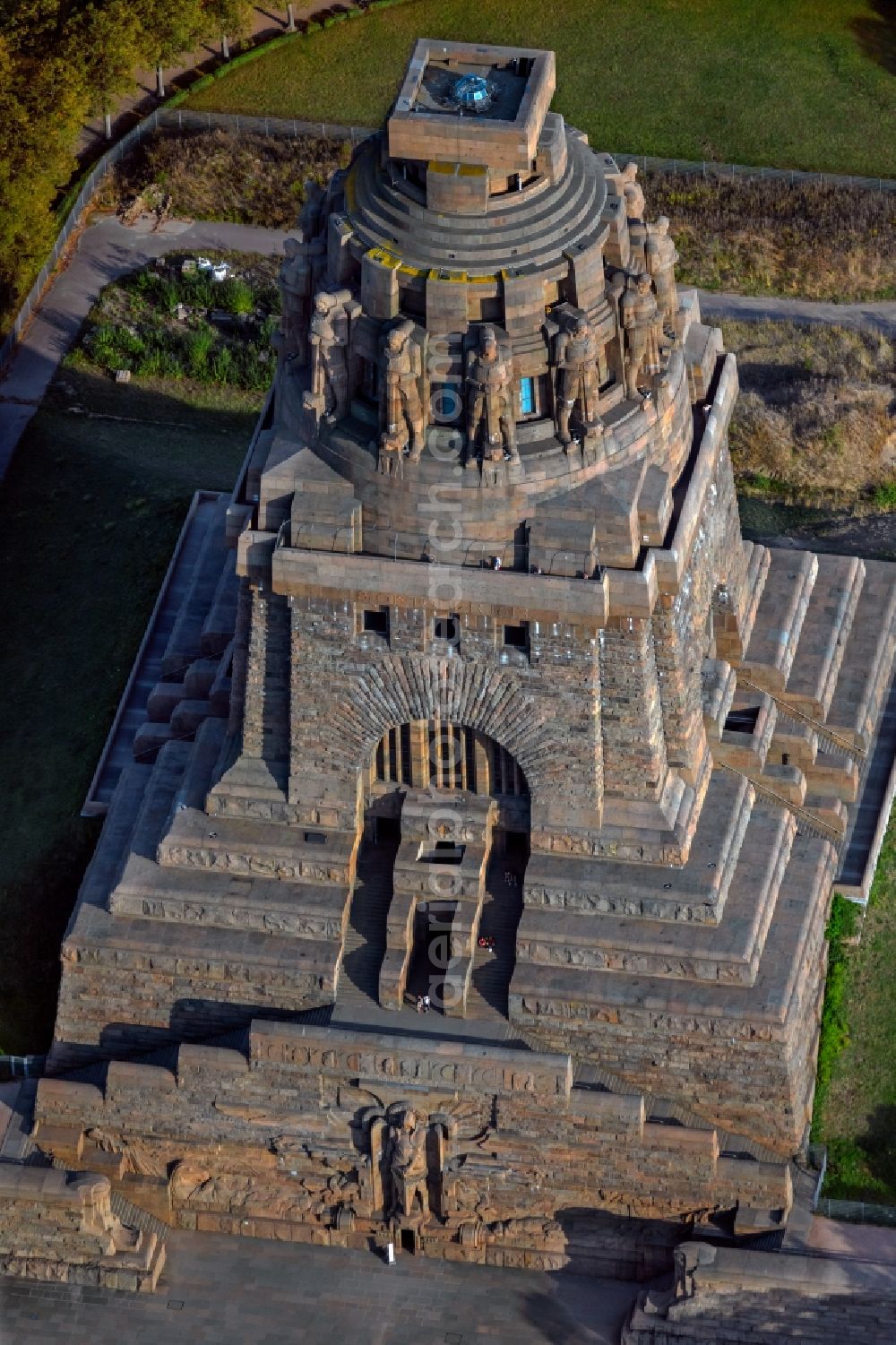 Aerial photograph Leipzig - Tourist attraction of the historic monument Voelkerschlachtdenkmal on Strasse of 18. Oktober in Leipzig in the state Saxony, Germany