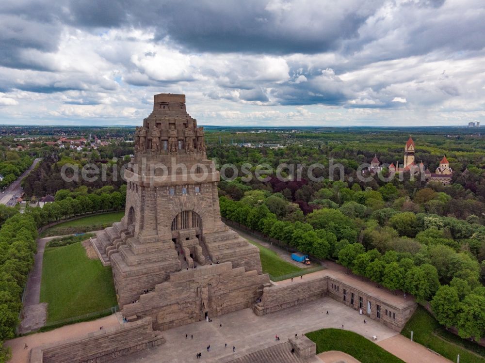 Leipzig from the bird's eye view: Tourist attraction of the historic monument Voelkerschlachtdenkmal on Strasse of 18. Oktober in Leipzig in the state Saxony, Germany