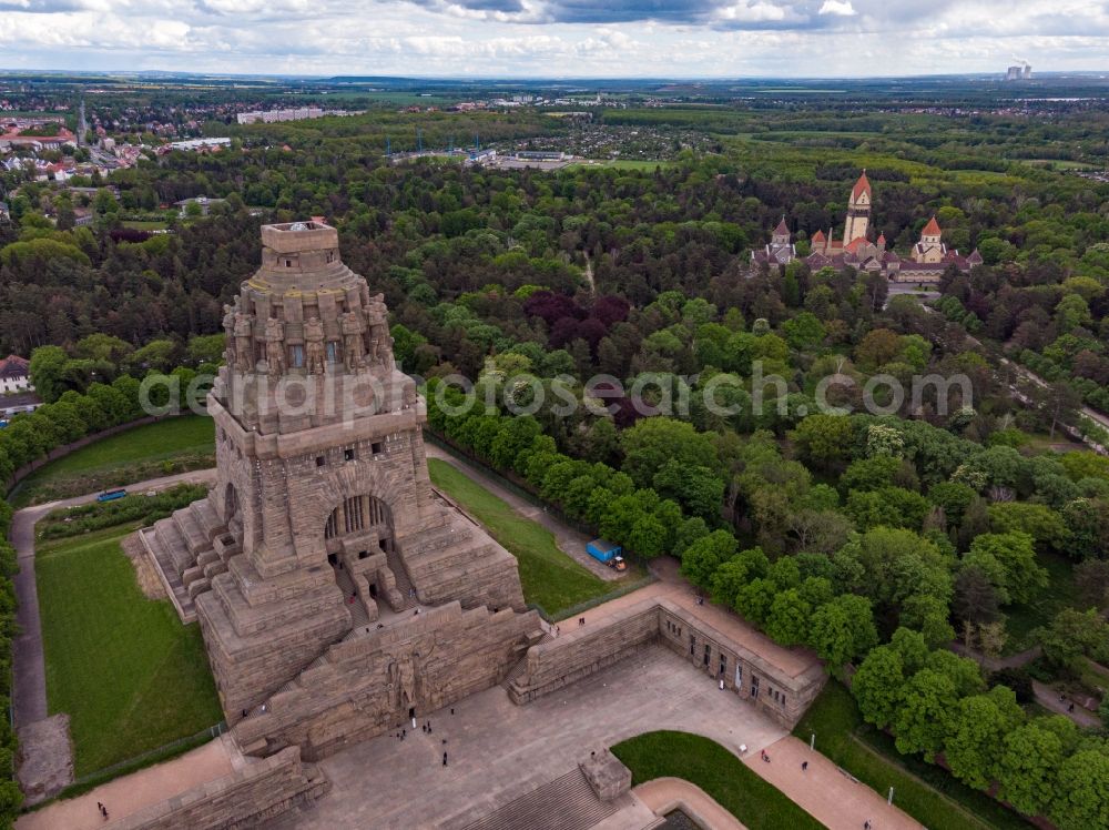 Aerial image Leipzig - Tourist attraction of the historic monument Voelkerschlachtdenkmal on Strasse of 18. Oktober in Leipzig in the state Saxony, Germany