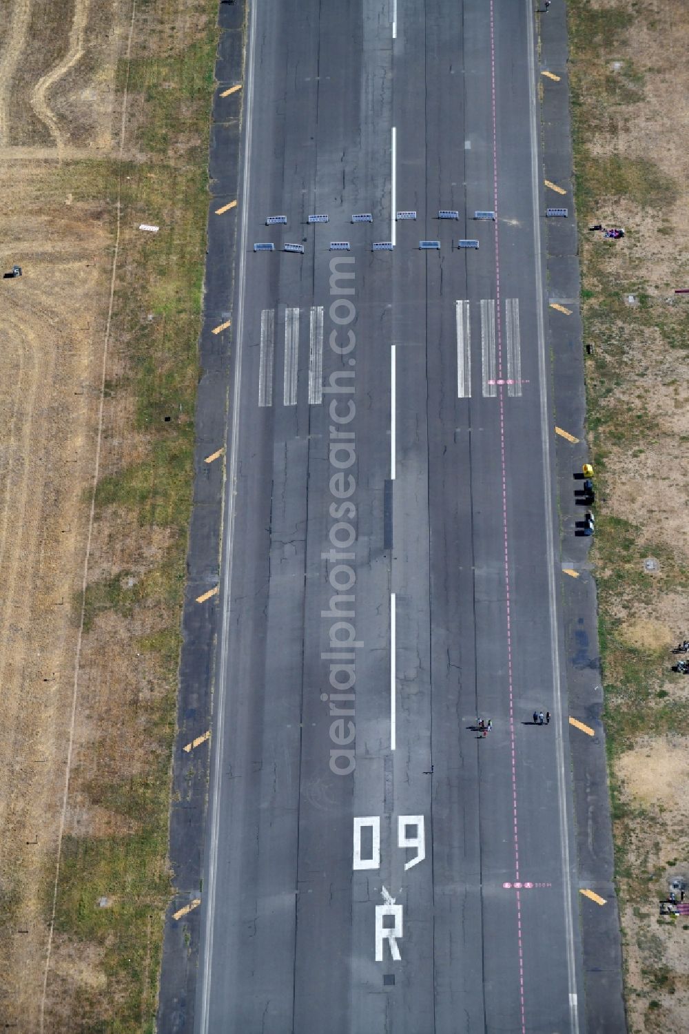 Aerial photograph Berlin - Locked runway on the site of the former airport on Tempelhofer Feld in the district Tempelhof in Berlin, Germany