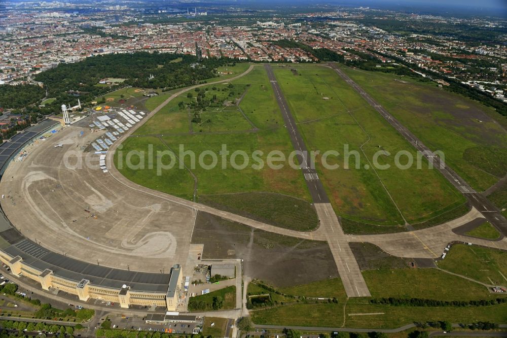 Aerial photograph Berlin - Locked runway on the site of the former airport on Tempelhofer Feld in the district Tempelhof in Berlin, Germany