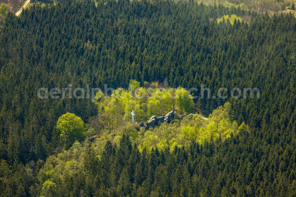Monschau from the bird's eye view: Rock massif and rock formation Hohes Venn on street Vennbahnweg in the district Hastenrath in Monschau in the state North Rhine-Westphalia, Germany