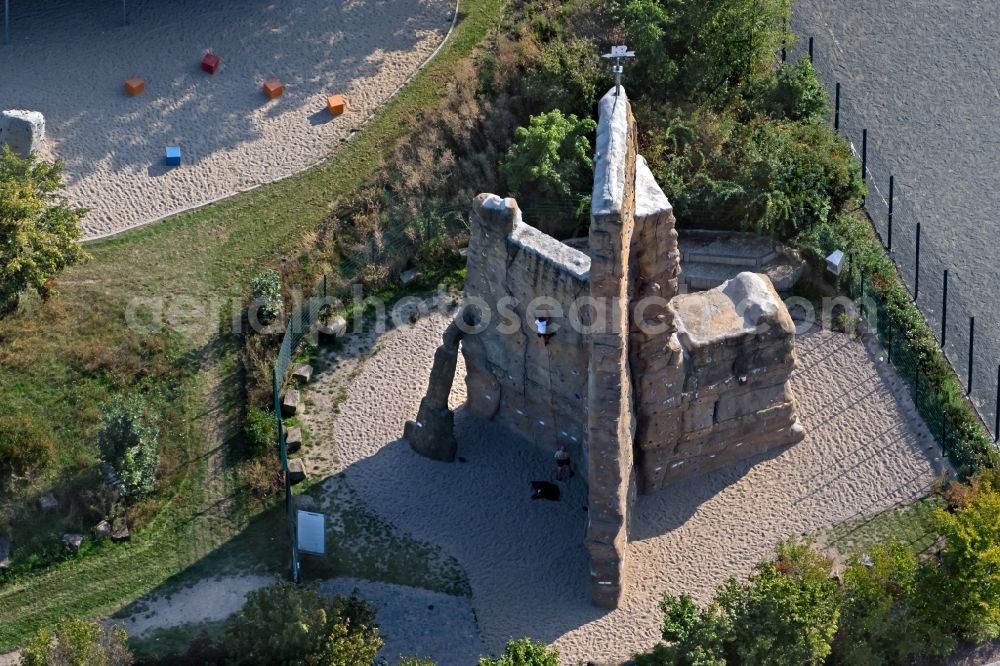 Leipzig from above - Rock massif and rock formation of Kletterfelsen K4 on Stuttgarter Allee in the district Gruenau in Leipzig in the state Saxony, Germany