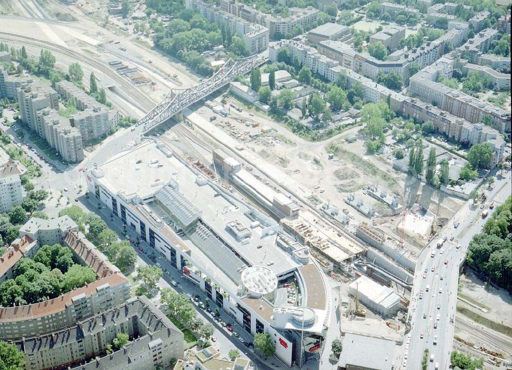 Berlin - Wedding from above - Gesundbrunnencenter der ECE am S-Bahnhof Gesundbrunnen in Berlin-Wedding.