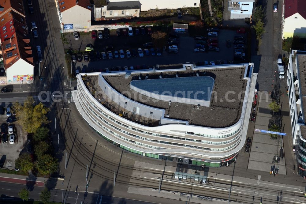 Brandenburg an der Havel from the bird's eye view: Health and medical center Gesundheitszentrum RECURA GmbH MVZ An Der Havel on Johonn-Carl-Sybel-Strasse in Brandenburg an der Havel in the state Brandenburg, Germany