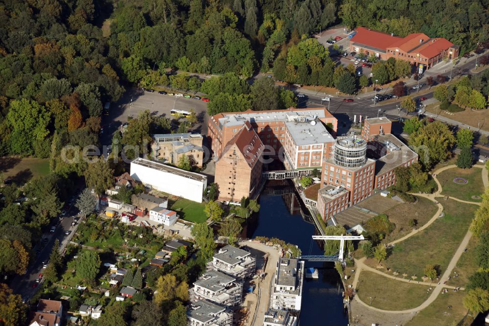 Berlin from the bird's eye view: Health and medical center Medical Park Humboldtmuehle on street Waidmannsluster Damm in the district Tegel in Berlin, Germany