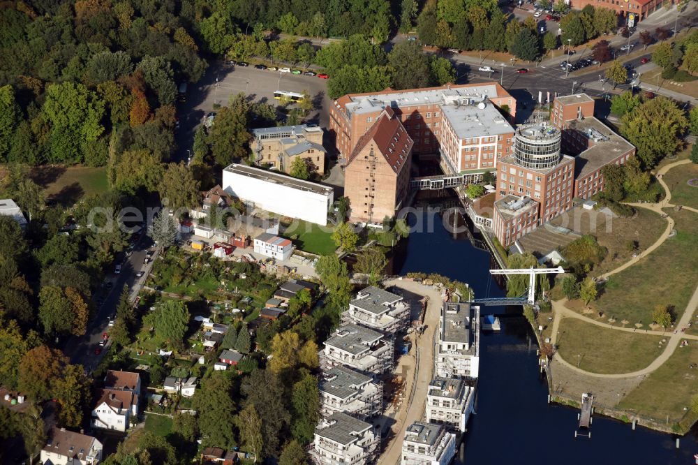 Aerial image Berlin - Health and medical center Medical Park Humboldtmuehle on street Waidmannsluster Damm in the district Tegel in Berlin, Germany