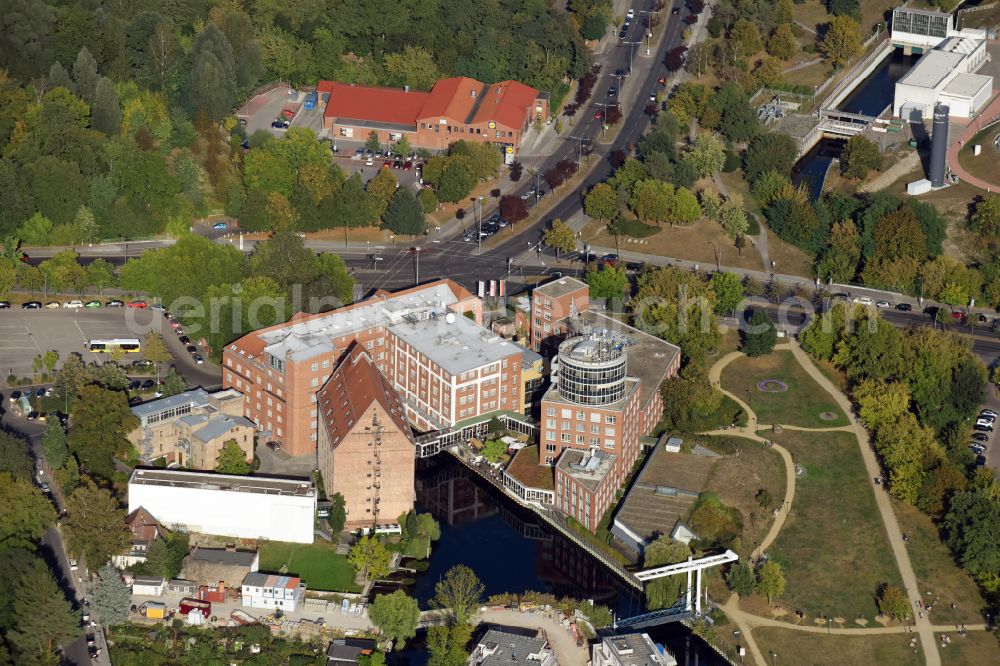 Aerial photograph Berlin - Health and medical center Medical Park Humboldtmuehle on street Waidmannsluster Damm in the district Tegel in Berlin, Germany