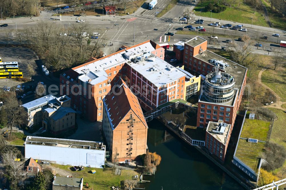 Aerial photograph Berlin - Health and medical center Medical Park Humboldtmuehle on street Waidmannsluster Damm in the district Tegel in Berlin, Germany