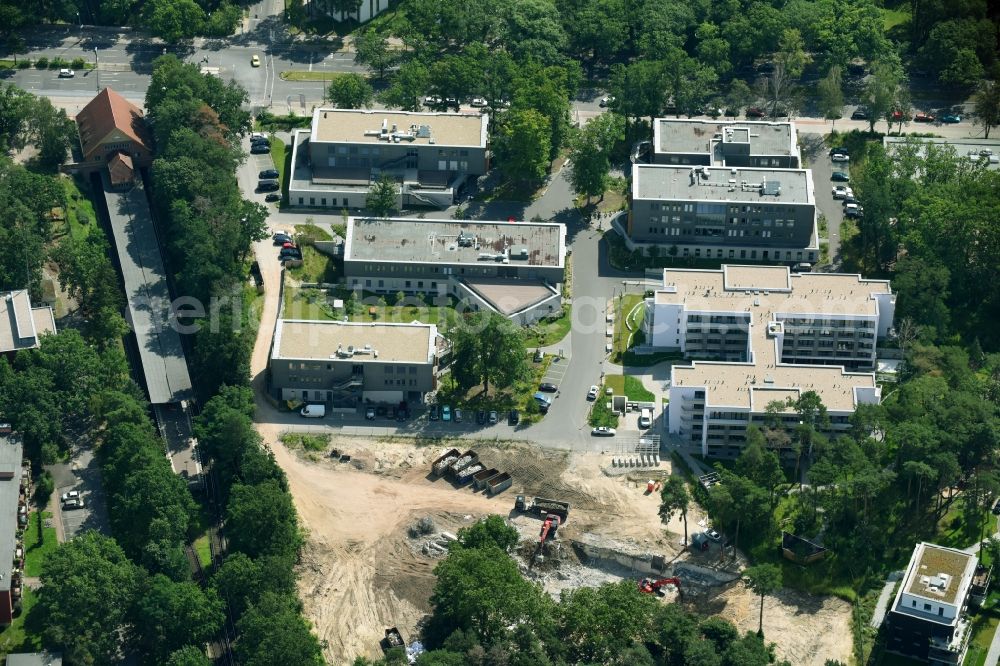 Aerial photograph Berlin - Health and medical center Medizinisches Versorgungszentrumon Oskar-Helene-Heim on Clayallee in the district Dahlem in Berlin, Germany