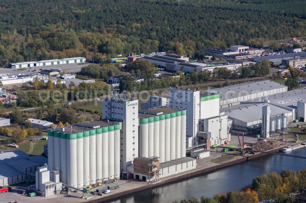 Aerial image Fürstenwalde/Spree - Grain storage silo der AGRAVIS Baustoffhandel Berlin-Brandenburg GmbH in Fuerstenwalde/Spree in the state Brandenburg