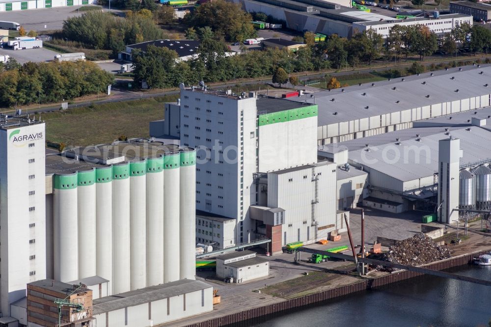 Aerial photograph Fürstenwalde/Spree - Grain storage silo der AGRAVIS Baustoffhandel Berlin-Brandenburg GmbH in Fuerstenwalde/Spree in the state Brandenburg