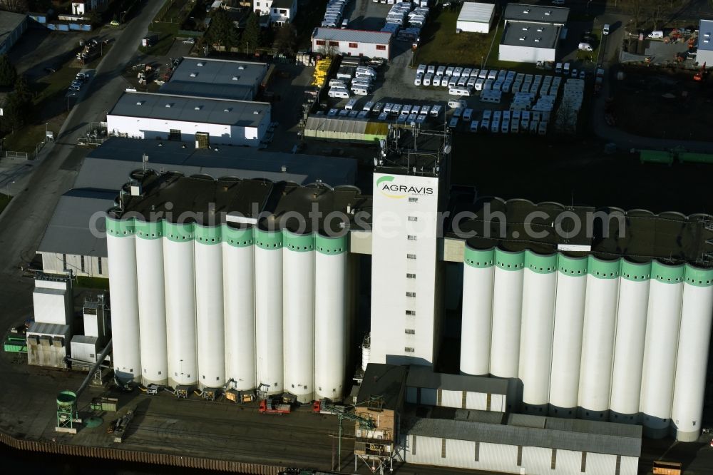 Aerial image Fürstenwalde/Spree - Grain storage silo der AGRAVIS Baustoffhandel Berlin-Brandenburg GmbH in Fuerstenwalde/Spree in the state Brandenburg