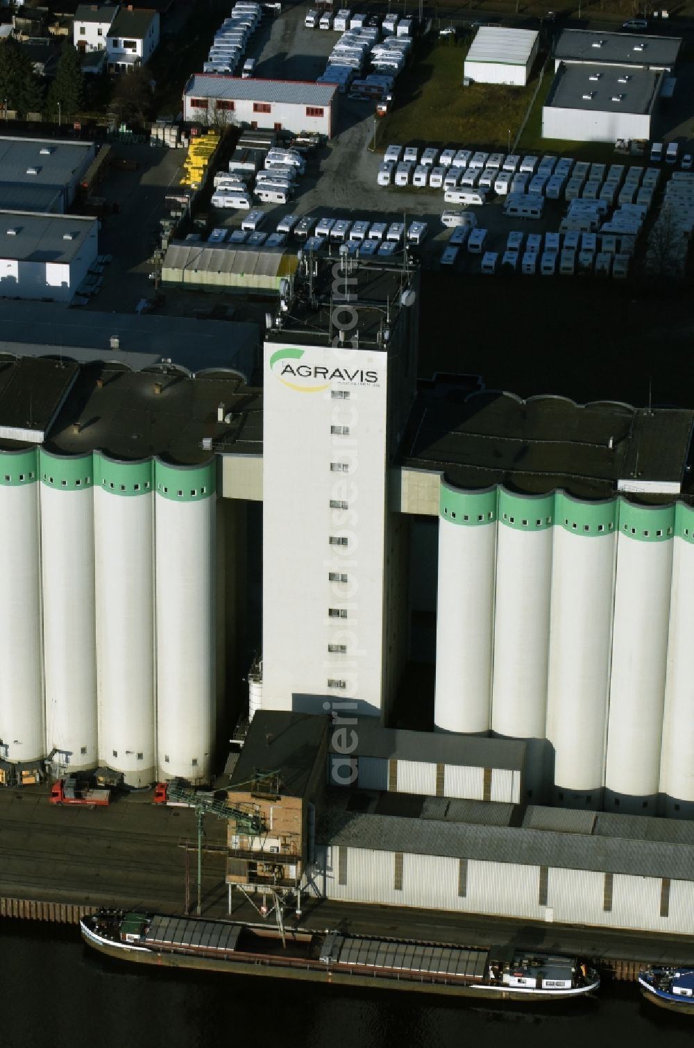 Aerial photograph Fürstenwalde/Spree - Grain storage silo der AGRAVIS Baustoffhandel Berlin-Brandenburg GmbH in Fuerstenwalde/Spree in the state Brandenburg