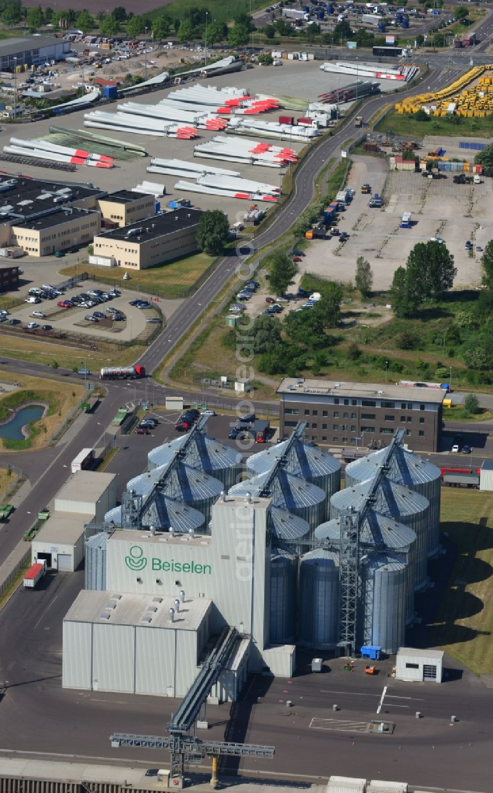 Magdeburg from above - Grain storage silo of Beiselen GmbH in Magdeburg in the state Saxony-Anhalt