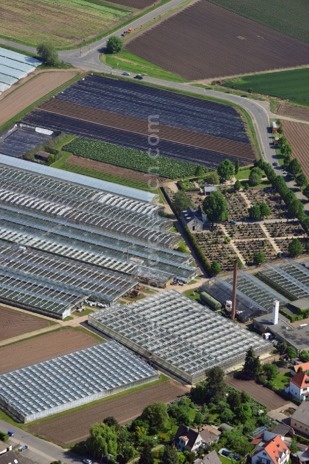 Aerial image Fürth - Glass roof surfaces in the greenhouse for vegetable growing ranks in Fuerth in the state Bavaria