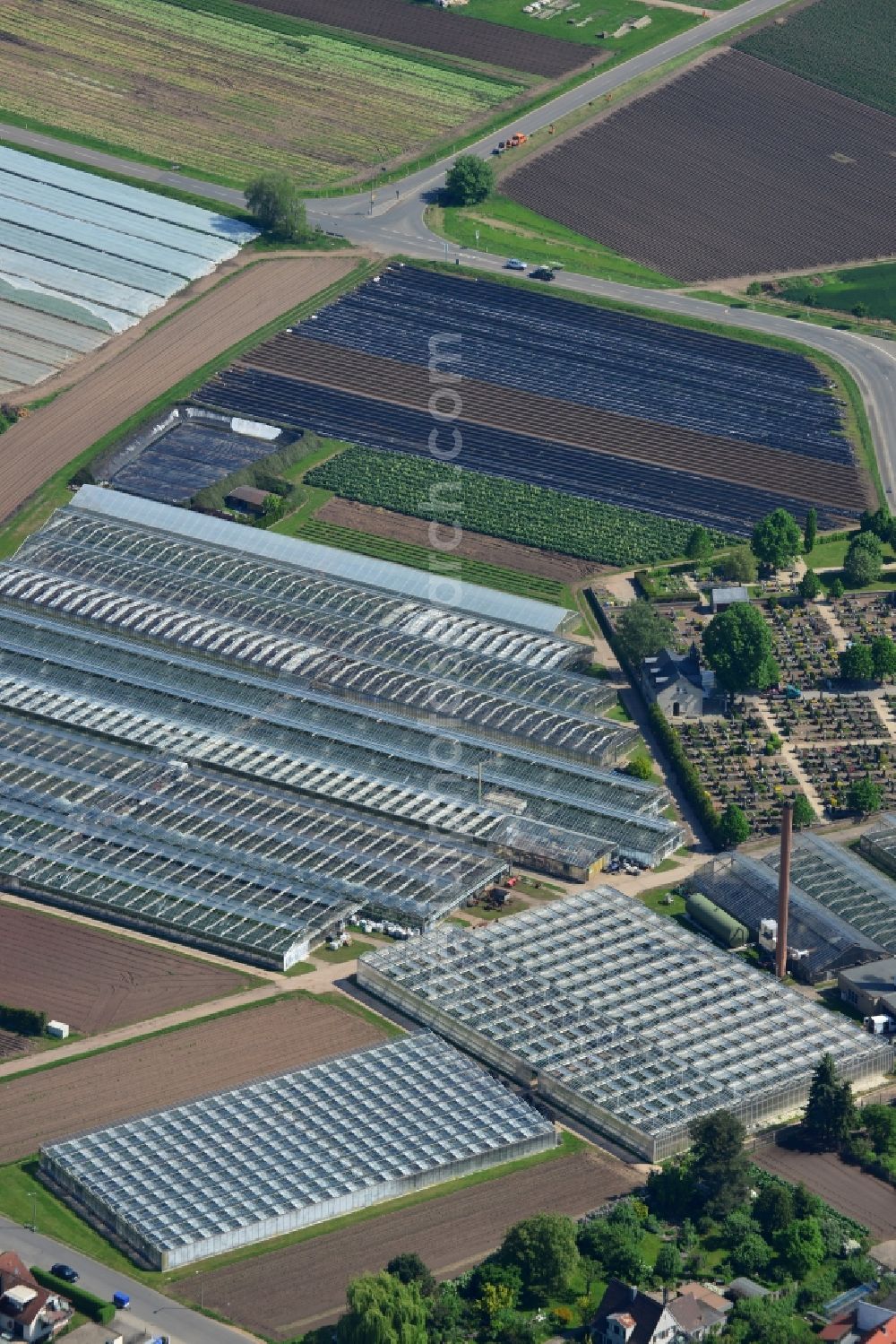 Fürth from above - Glass roof surfaces in the greenhouse for vegetable growing ranks in Fuerth in the state Bavaria