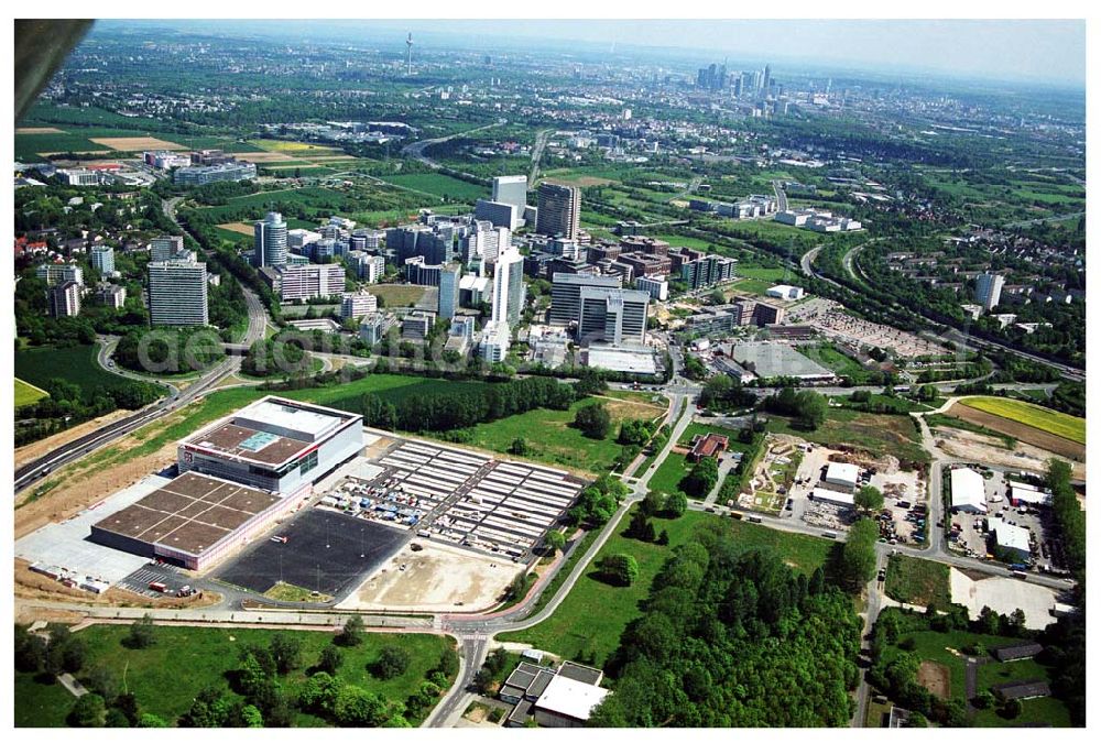 Eschborn from the bird's eye view: Gewerbe und Entwicklungsgebiet Sossenheim der HVB-Projekt am Gewerbegebiet Eschenborn- Süd bei Frankfurt am Main (Hessen)