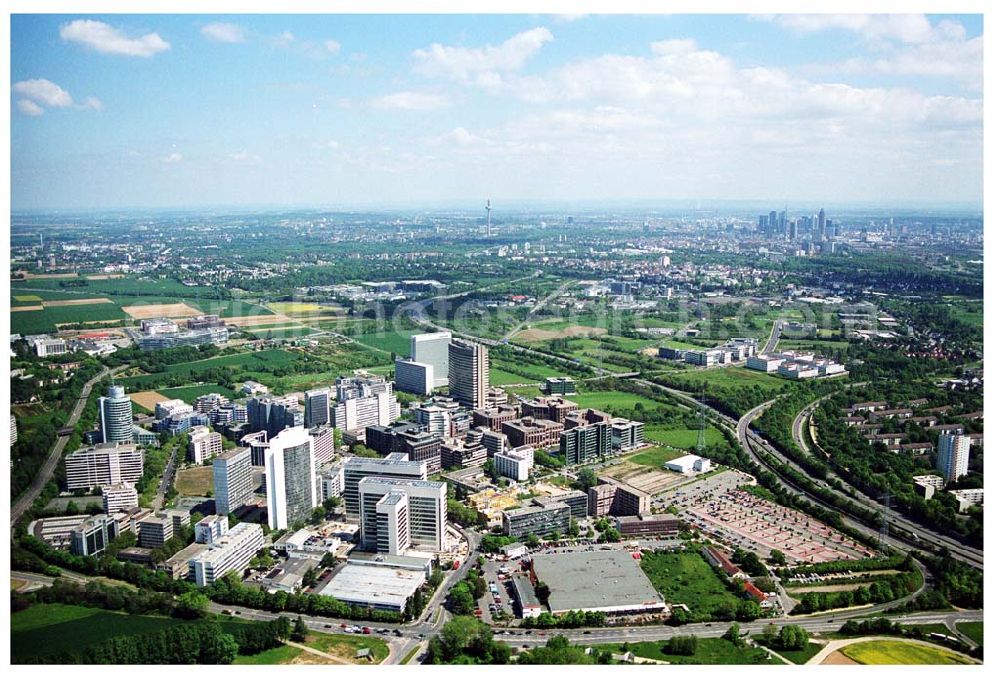 Eschborn from the bird's eye view: Gewerbe und Entwicklungsgebiet Sossenheim der HVB-Projekt am Gewerbegebiet Eschenborn- Süd bei Frankfurt am Main (Hessen)