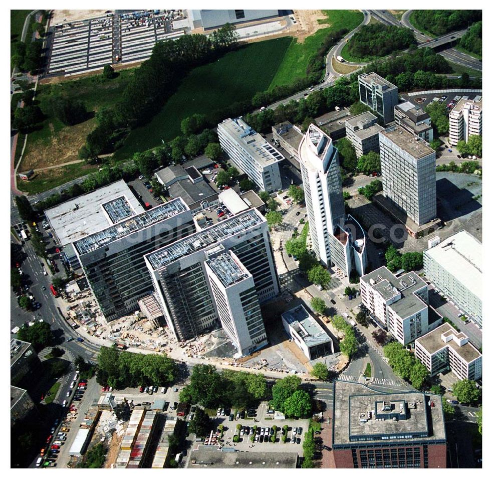 Eschborn from the bird's eye view: Gewerbe und Entwicklungsgebiet Sossenheim der HVB-Projekt am Gewerbegebiet Eschenborn- Süd bei Frankfurt am Main (Hessen)