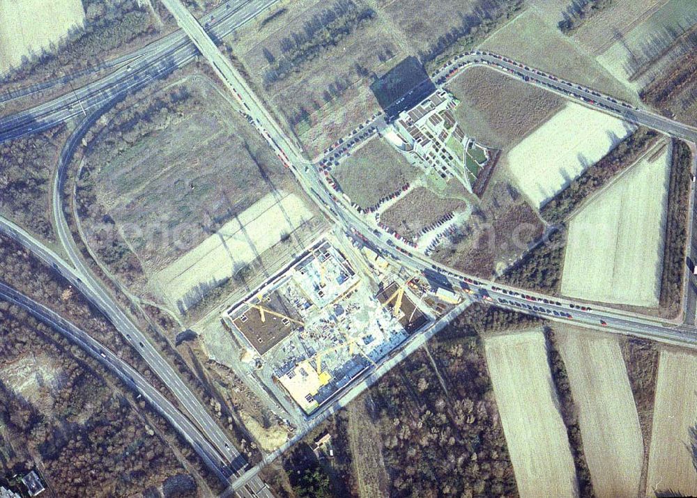 Aerial photograph Frankfurt am Main - Gewerbe- und Entwicklungsgebiet der HVB-Projekt am Eschenborner Dreieck in Frankfurt Sossenheim (Hessen).