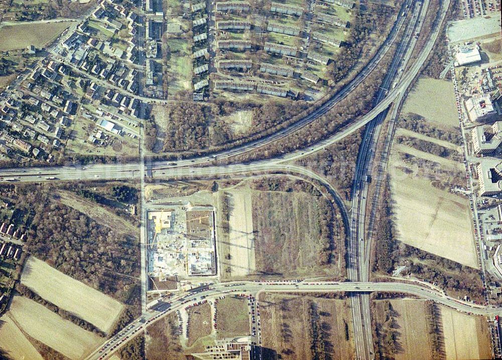 Frankfurt am Main from above - Gewerbe- und Entwicklungsgebiet der HVB-Projekt am Eschenborner Dreieck in Frankfurt Sossenheim (Hessen).